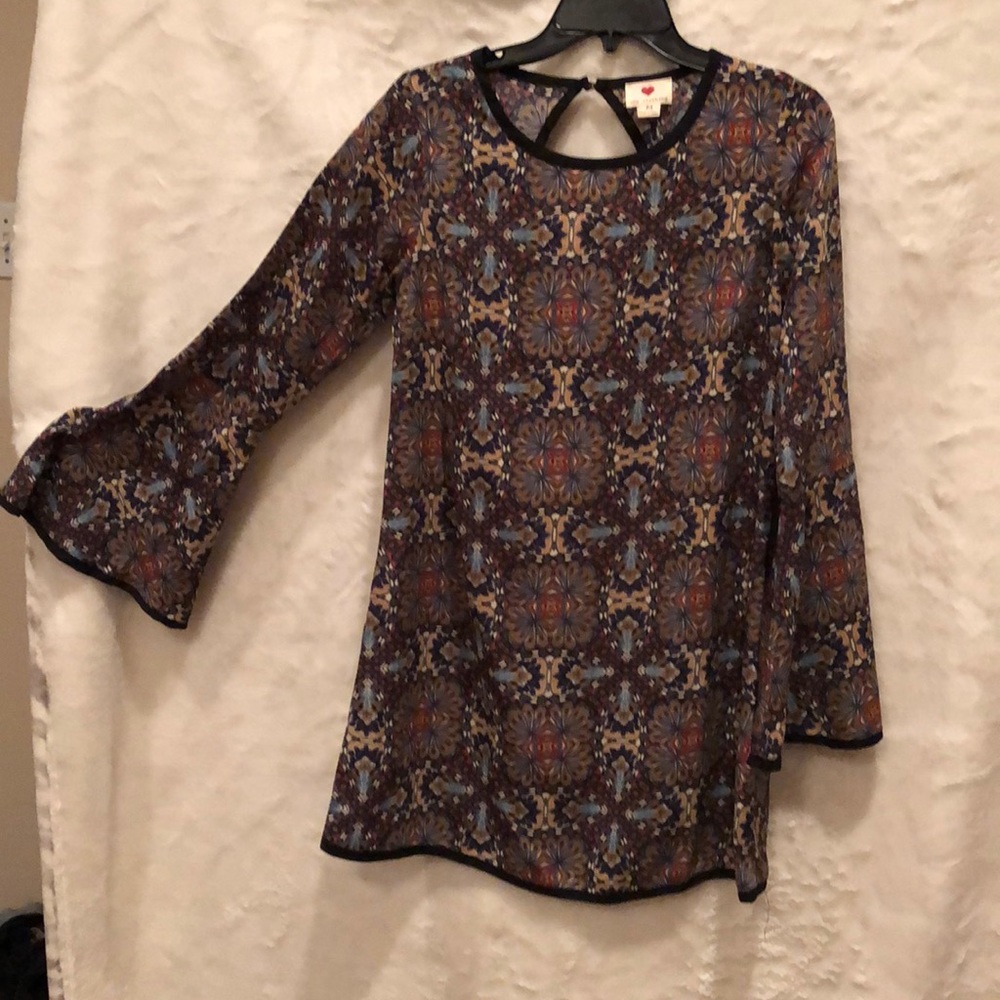 Bell sleeve tunic